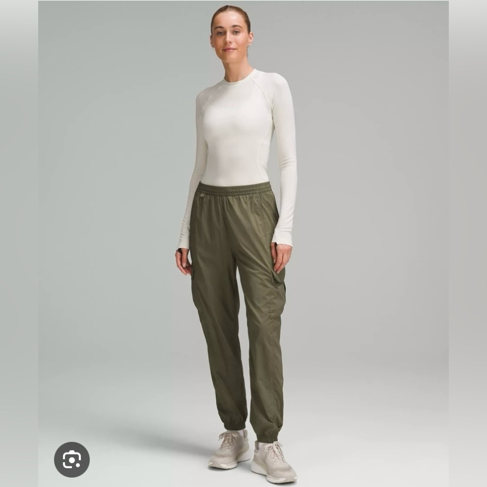 lululemon lightweight cargo mid-rise hiking pant